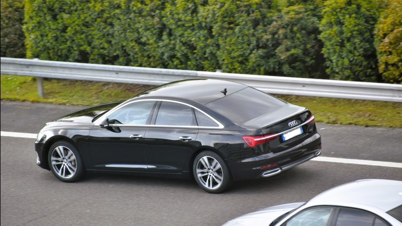 Audi A6 50 TDI, gris métallisé, vue de face