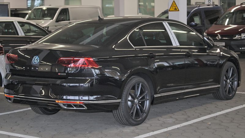 Volkswagen Passat 2019, gris anthracite, vue latérale